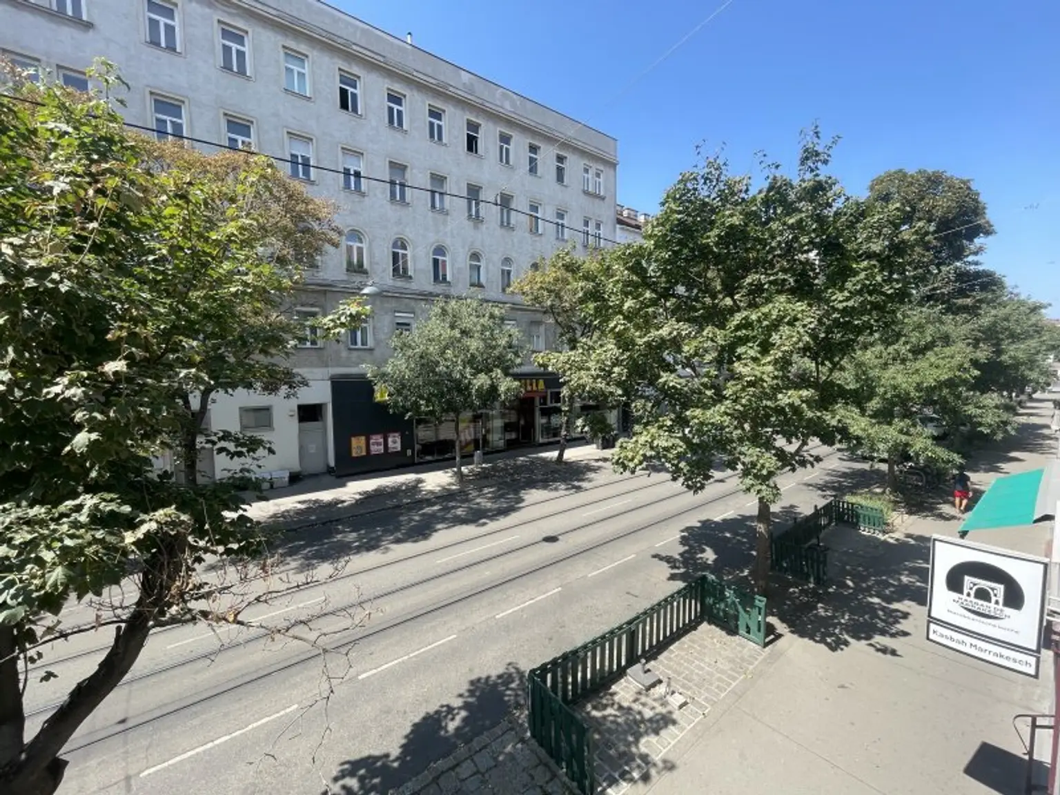 NÄHE AUGARTEN: wunderschön sanierte Altbauwohnung mit neuer Küche