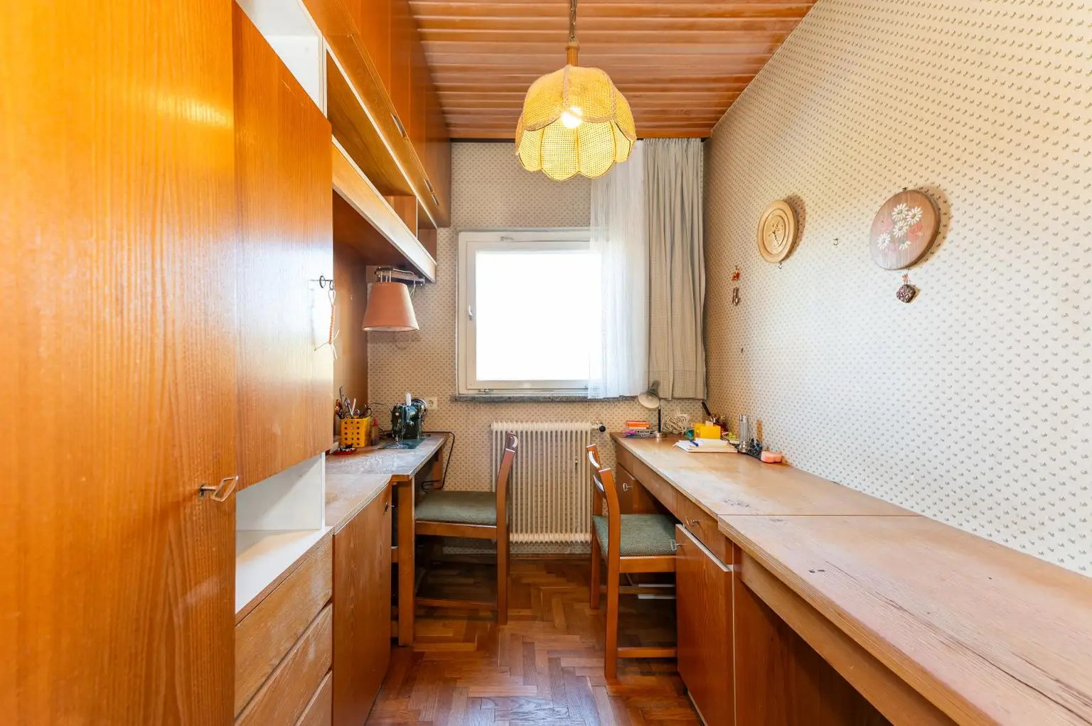 kleines Zimmer im EG / Büro