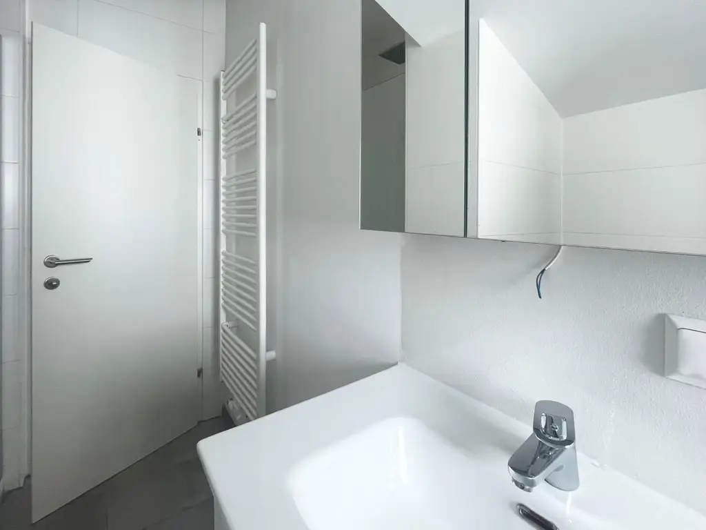 Modern sanierte Dachgeschosswohnung mit hochwertiger Klimaanlage