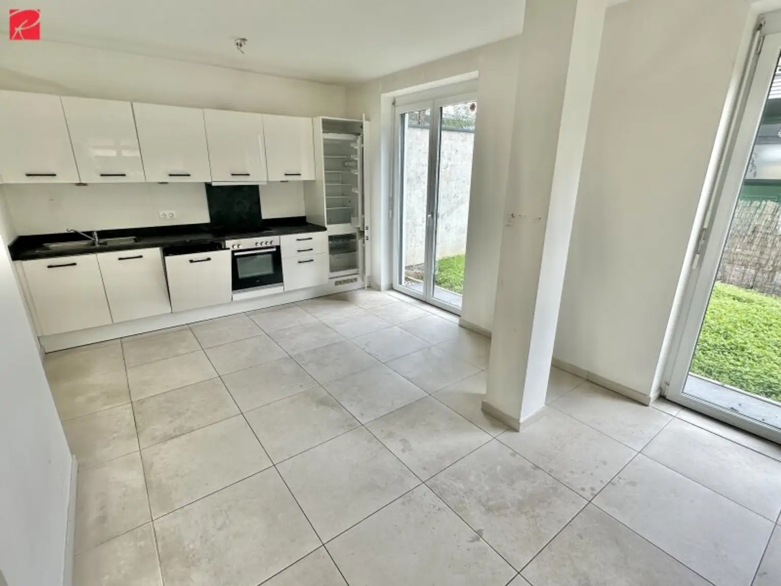 Helle Räume - 3 getrennt begehbare Zimmer - Terrasse und Garten - TG Parkplatz!