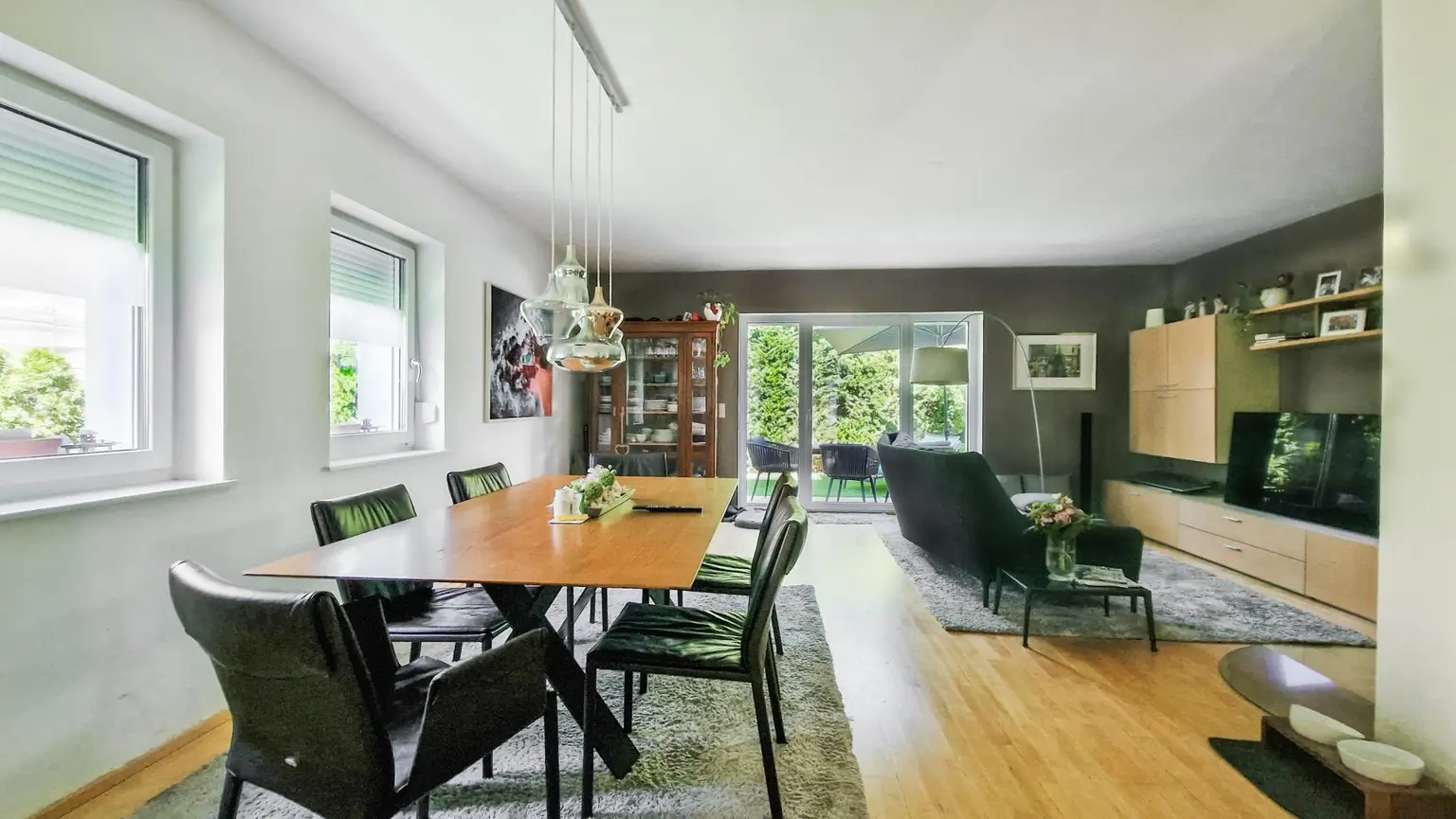 Niedrigenergie-Doppelhaushälfte in Mauer. 5 Zimmer, Terrasse, Garten und Autostellplatz