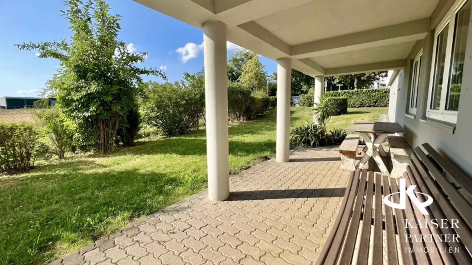 HELLE 3-ZIMMERWOHNUNG MIT LOGGIA IN GRÜNOASE!