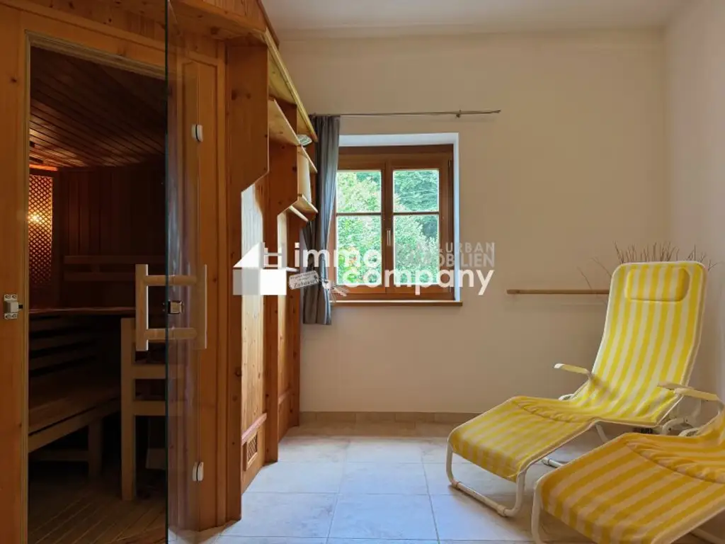 Großzügiges Wohnhaus mit Büro bzw. Ordinationsräume, top gepflegt! In 9 Minuten am Attersee!