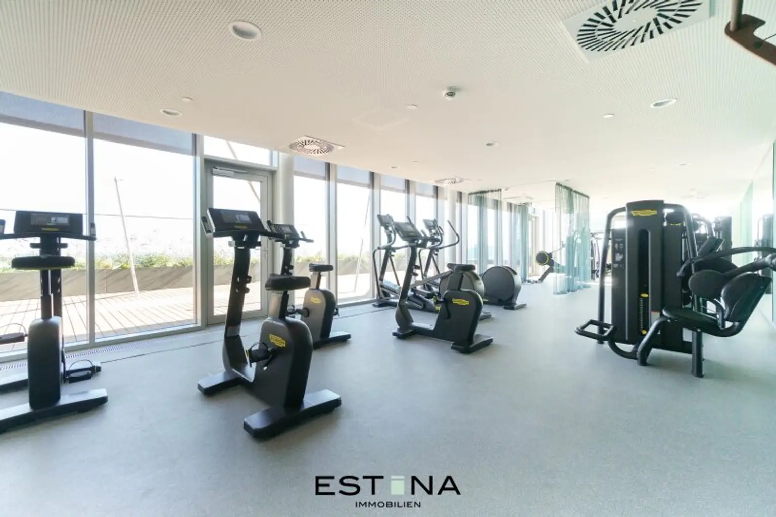 Premium City-Wohnung mit Weitblick & Wellness-Oase