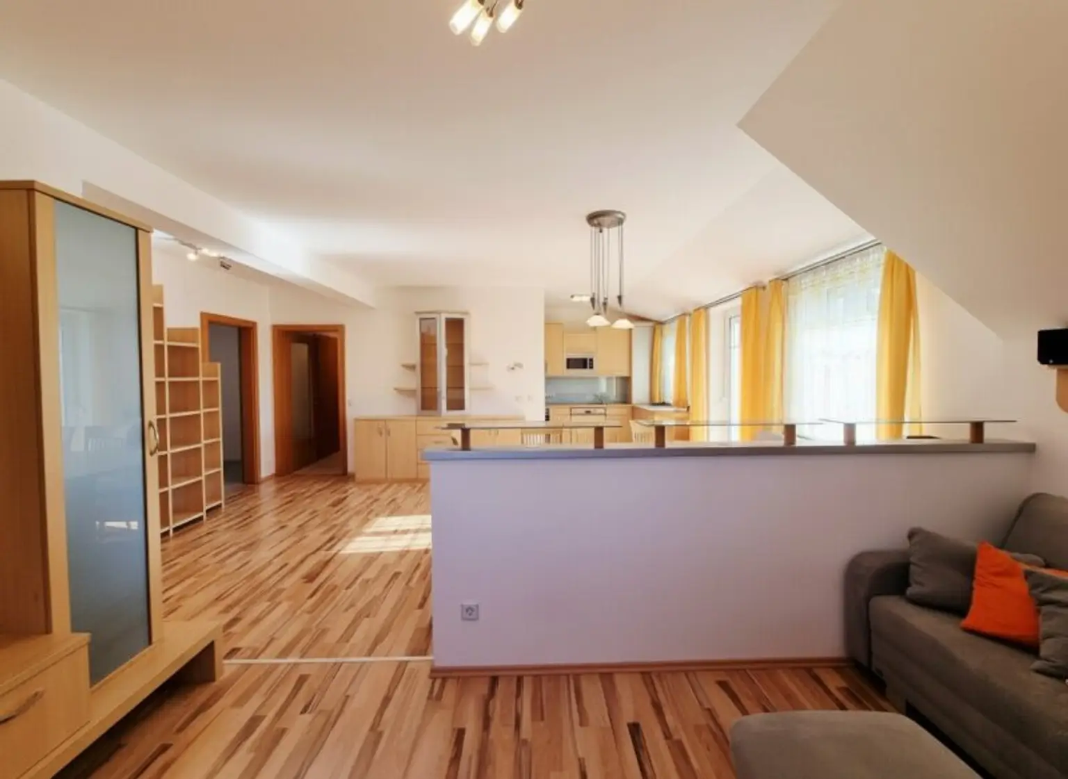 Naturnahes Wohnen mit exklusivem Extra: Schwimmteich in der Anlage