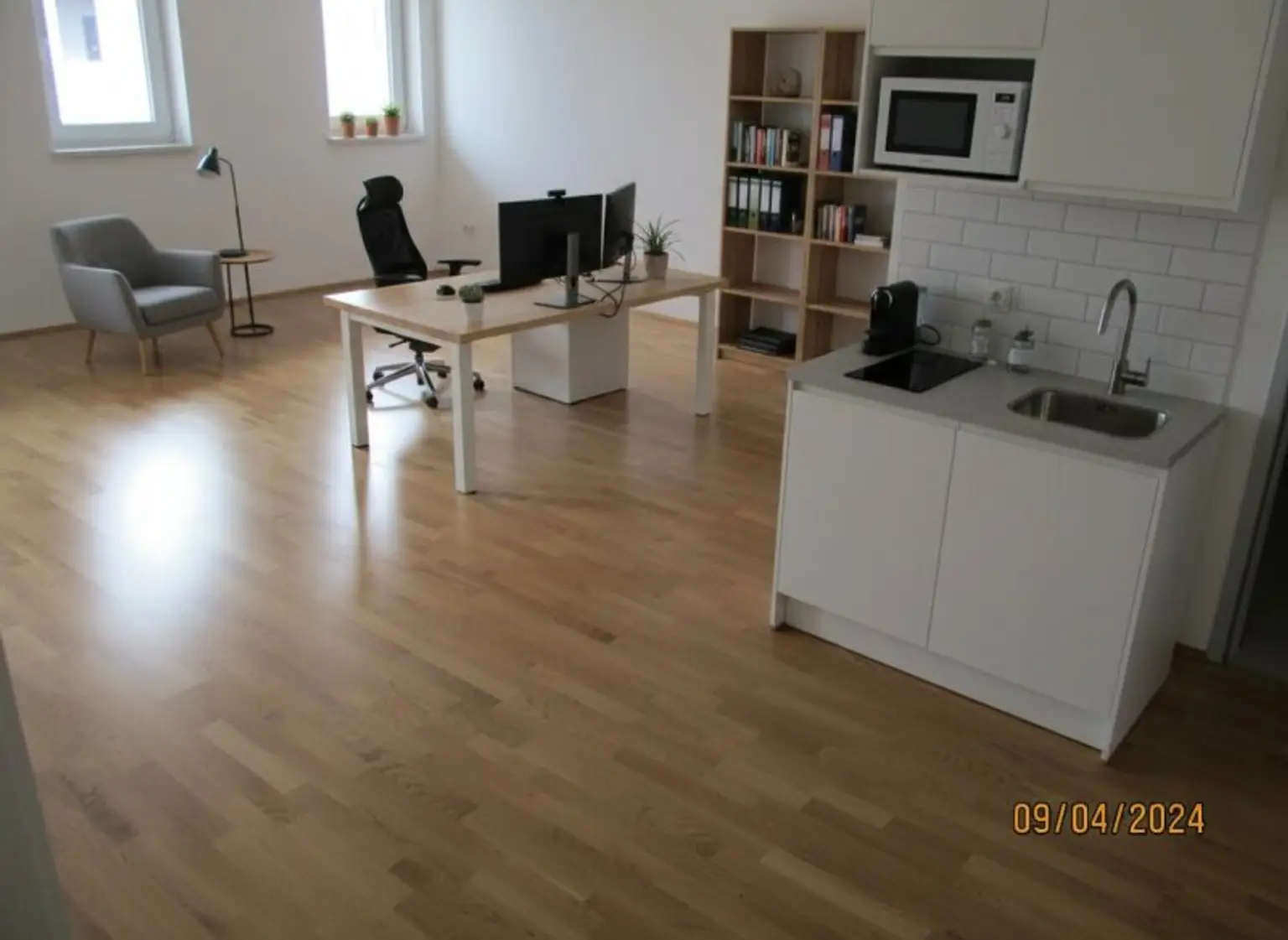 Oberes Lager: KI generierte Einfrichtigung