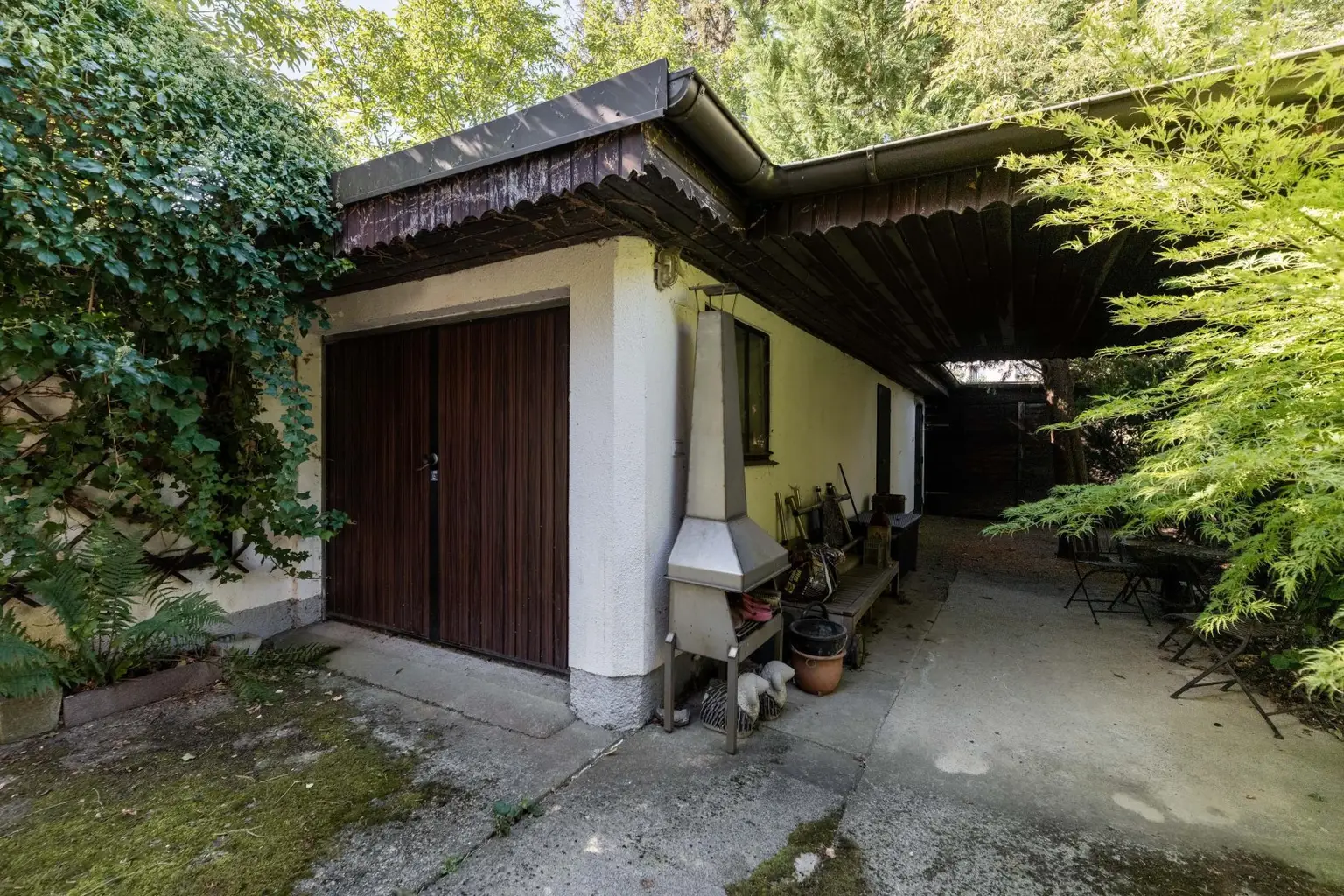 43. Garage