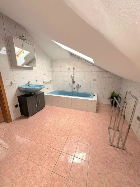 Badezimmer - OG - Haus - Obertöllern - Kaufen