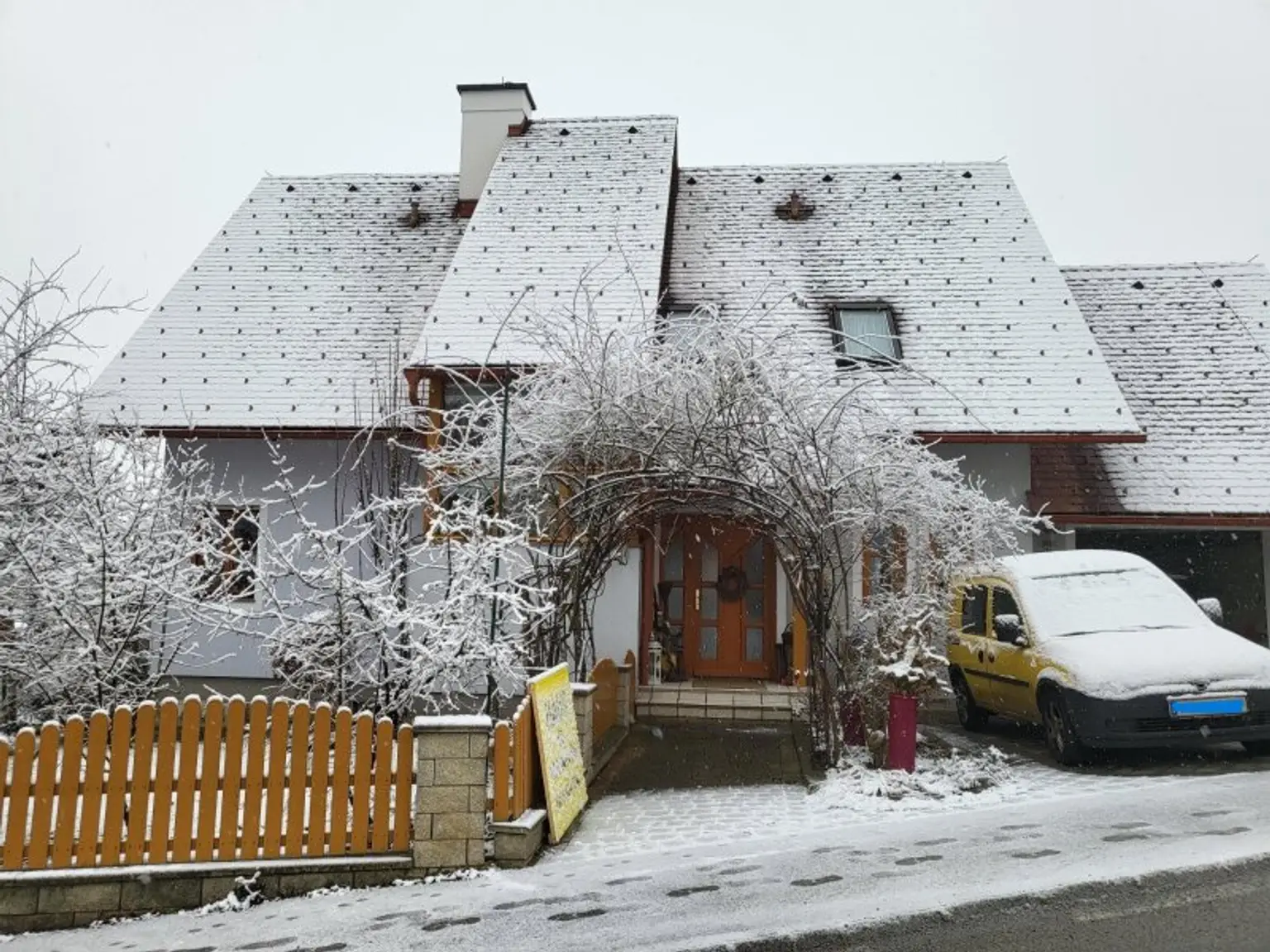 Neuwertiges Einfamilienhaus in Mortantsch: 6 Zimmer, Garten, 2 Terrassen, Top-Ausstattung!