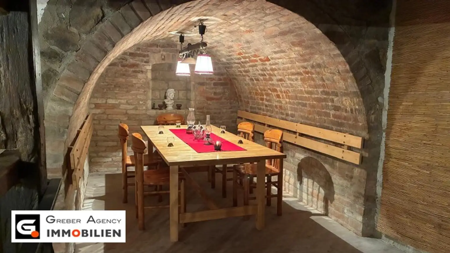 Urige Gemütlichkeit im eigenen Presshaus mit Fernblick