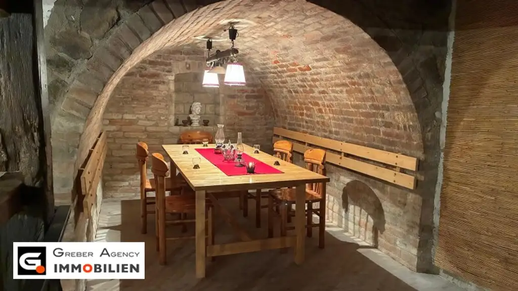 Urige Gemütlichkeit im eigenen Presshaus mit Fernblick