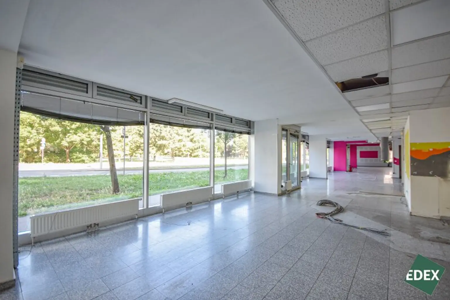 Geschäftsfläche – 310 m² am Erlaaer Platz