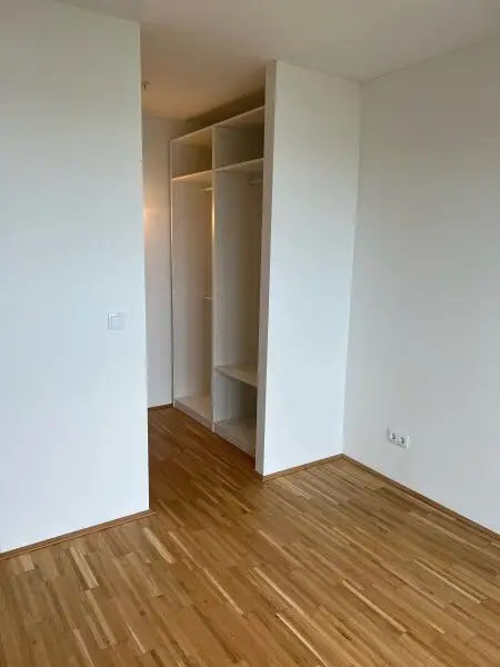TABA Tower - Serviciertes Apartment mit grandiosem Fernblick direkt an der U1 Oberlaa - begehbarer Kleiderschrank, inkl. Heizung, Kühlung, Strom, Internet und Fitnessraum!