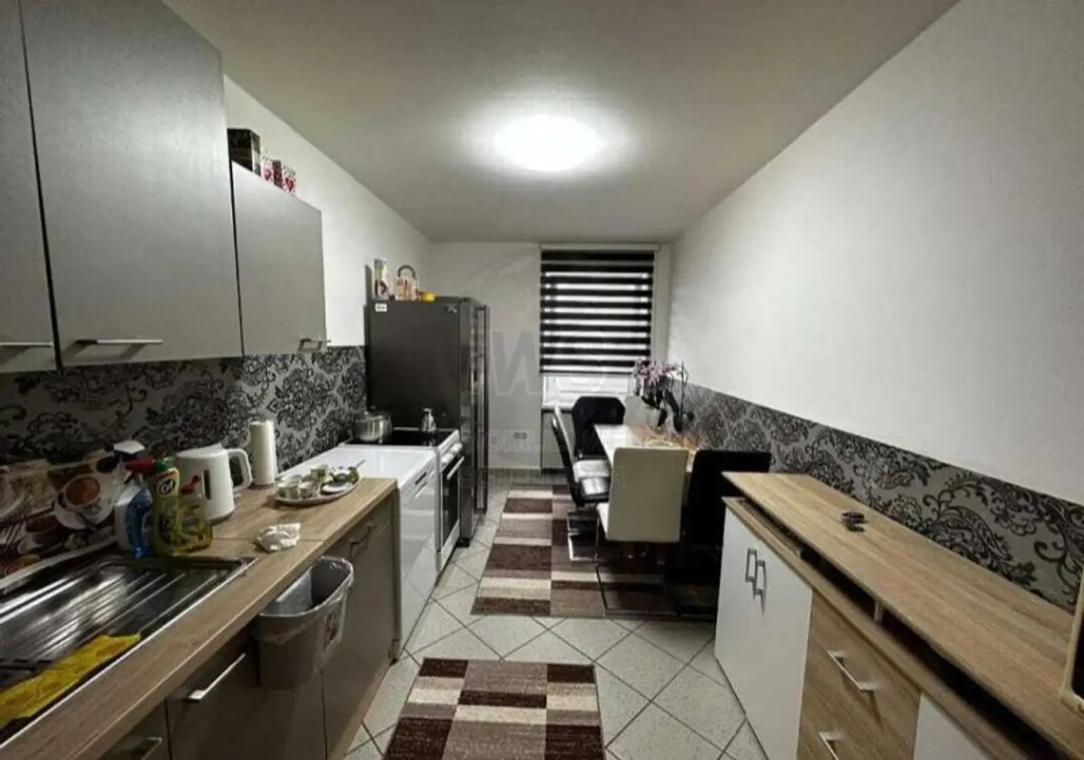 Attraktives Zinshaus in Wels: Modernisiert, 256m², Garten, Garage & 7 Stellplätze!