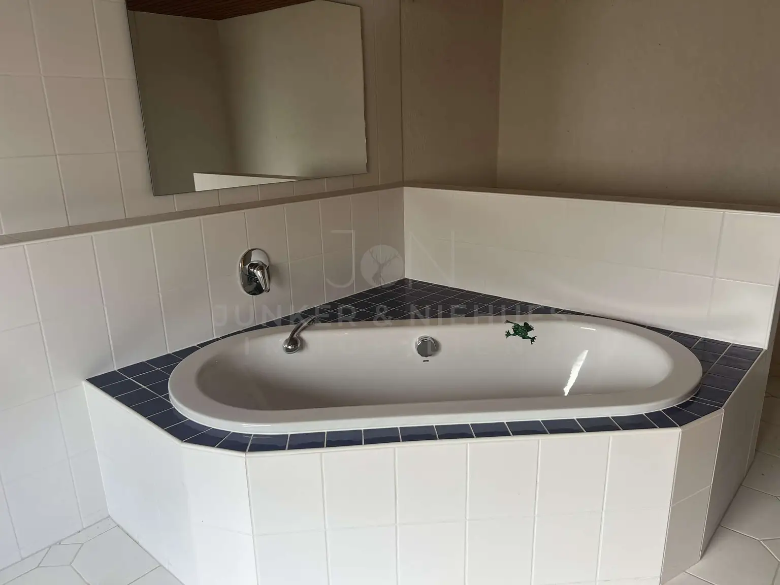 Eckbadewanne