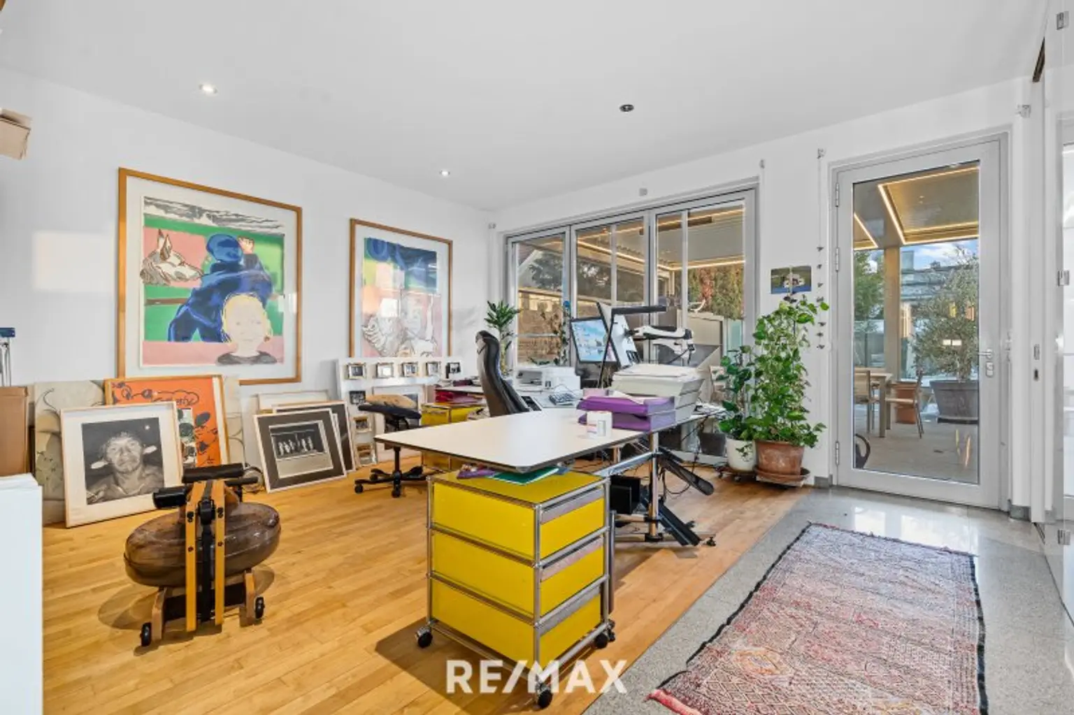 Büro, Ausgang zur Sommerküche u. Garten