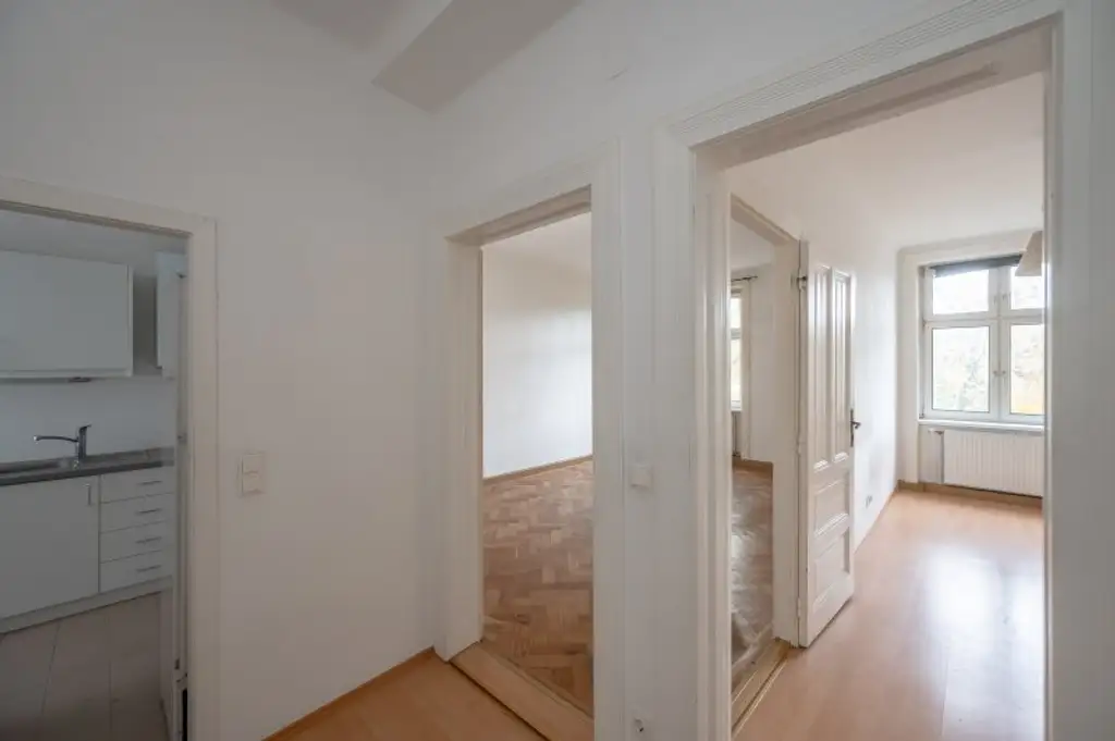 ++Fasangarten++ Altbau mit Potenzial – 2 Zimmer zum Sanieren