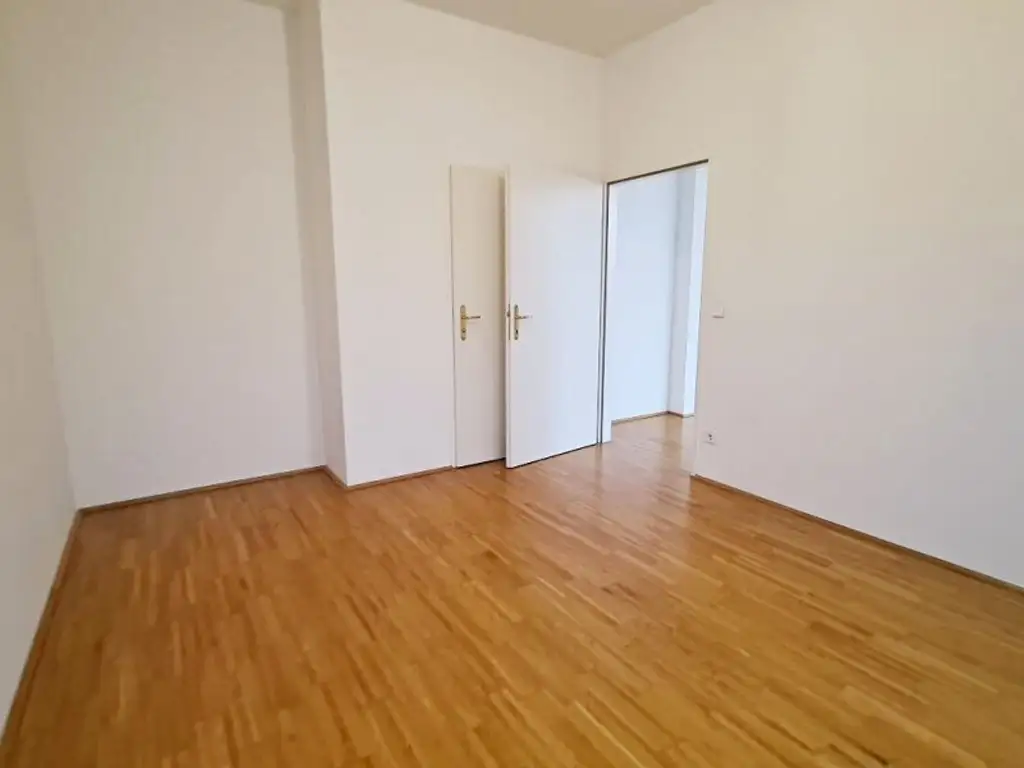 TERRASSENHIT, U1-NÄHE, 84 m2 Dachgeschoß mit 30 m2 Terrasse, 2 Zimmer, Wohnküche, 2 Bäder, Parketten, Viktorgasse