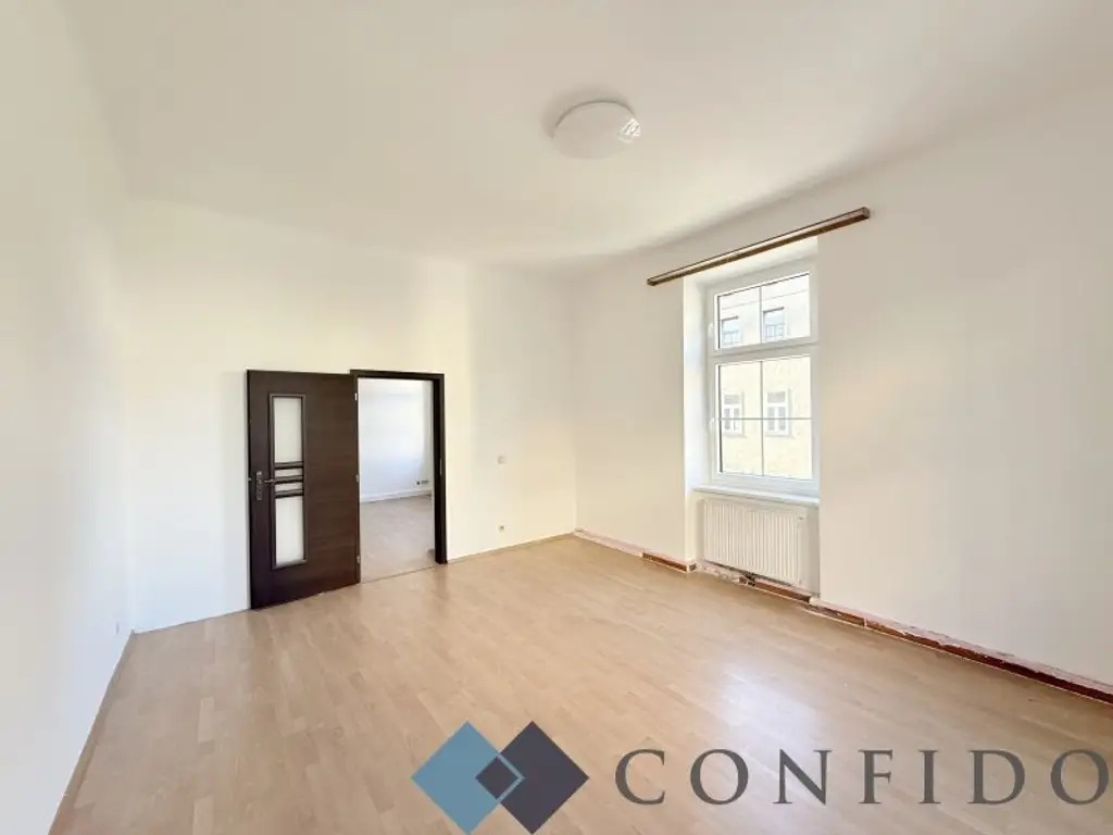 2 Zimmer Altbauwohnung mit Gestaltungspotenzial in begehrter Lage