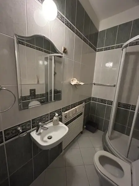 +++ Exklusive Villa im Herzen von Szombathely – Ruheoase auf rund 5300 m² +++