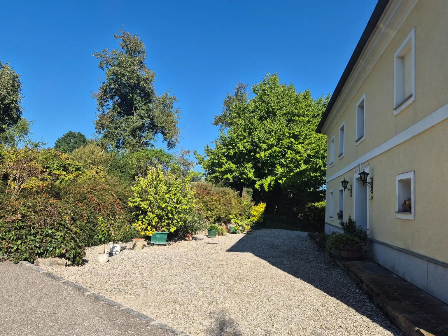 Wunderschöner Dreikanthof in Ruhelage mit Reithalle