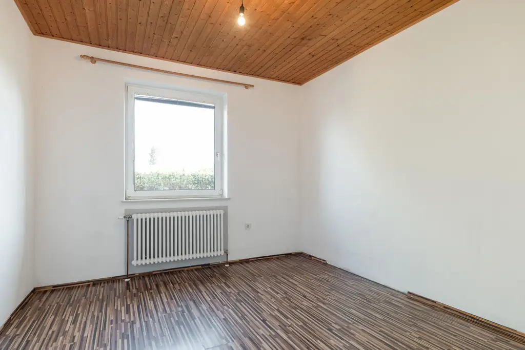 Ihr neues Zuhause: Haus mit Pool, Wintergarten & Komfort