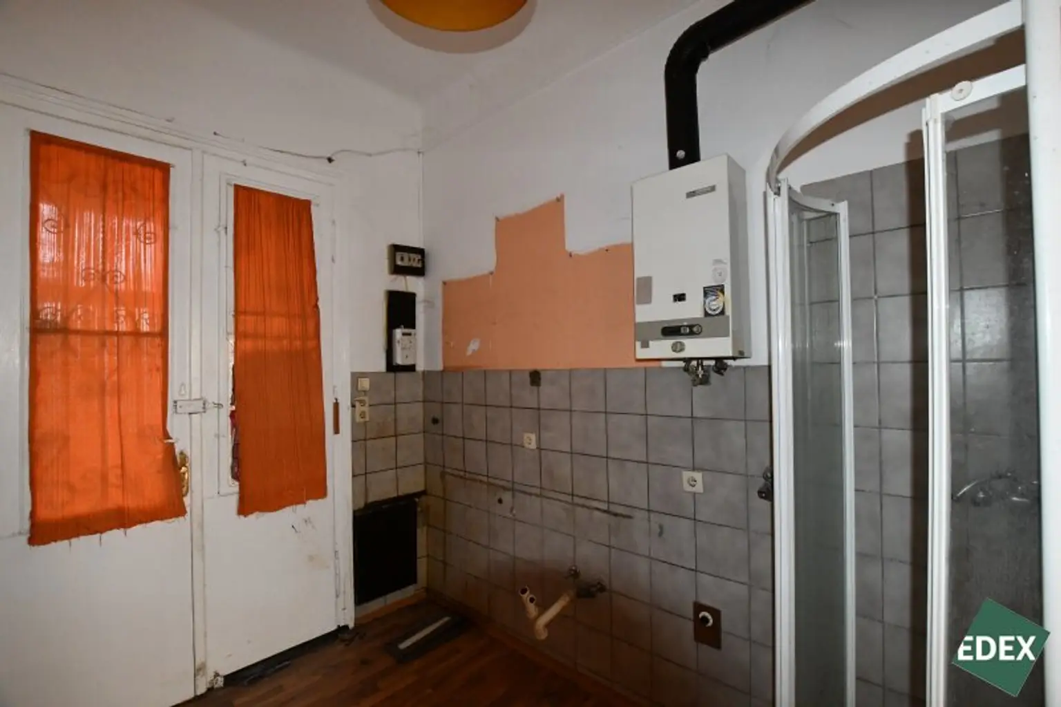 Zwei sanierungsbedürftige Altbauwohnungen mit Entwicklungspotenzial – ca. 55 m² nahe 7. Bezirk