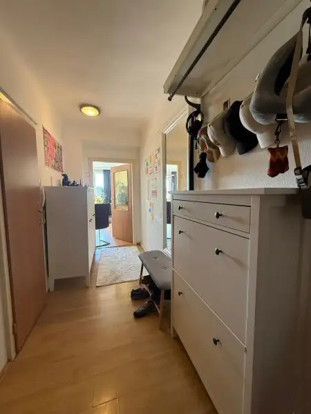 Gut geschnittene 2-Zimmer-Wohnung mit kleinem Balkon - U-Bahn Nähe