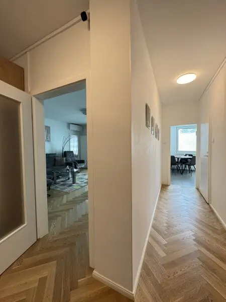 Eleganz am Schwedenplatz – Maßgeschneiderter Wohntraum mit Blick auf die Stadt