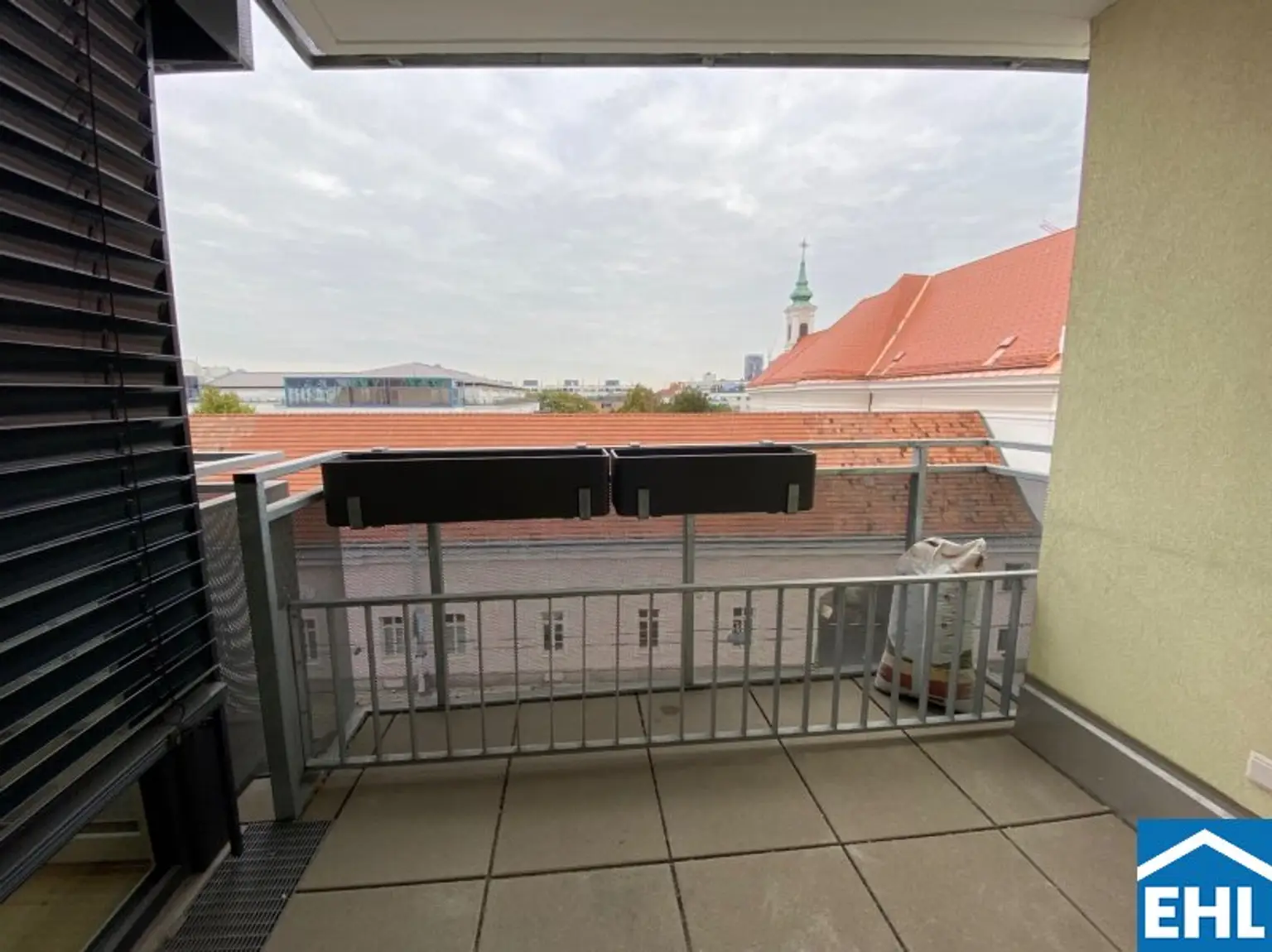 2-Zimmer-Wohnung mit Loggia in zentraler Lage