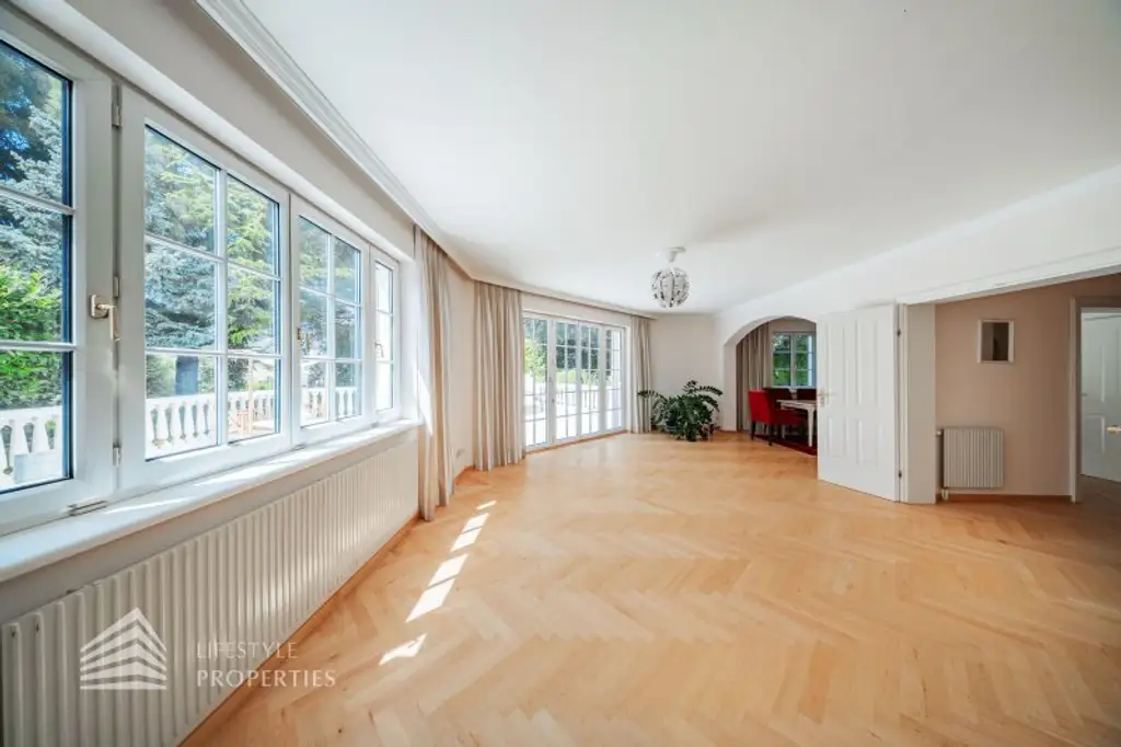 Beeindruckende Villa mit gepflegten Garten und Pool