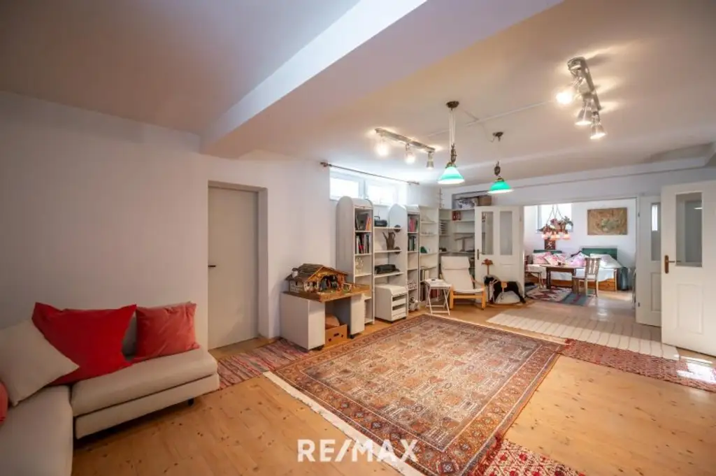 Elegante Villa im Landhausstil mit Riesengarage