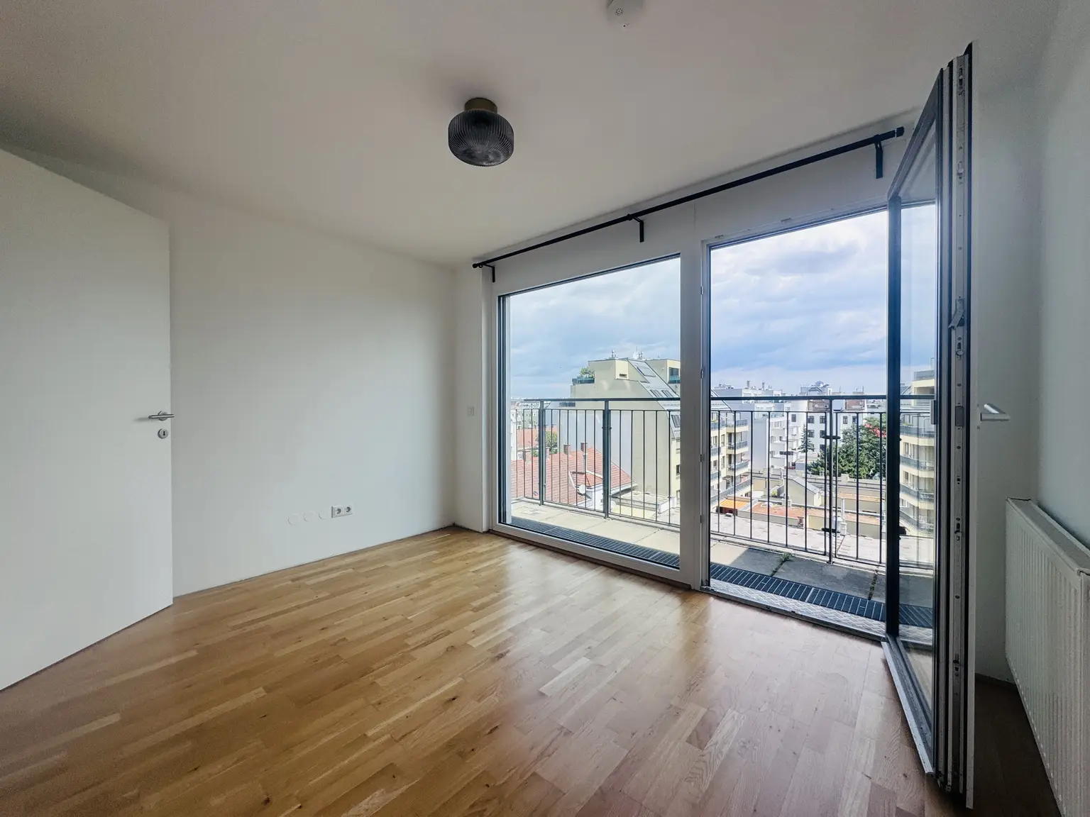 Lichtdurchflutete Dachgeschoss-Maisonette mit Südterrasse & Weitblick