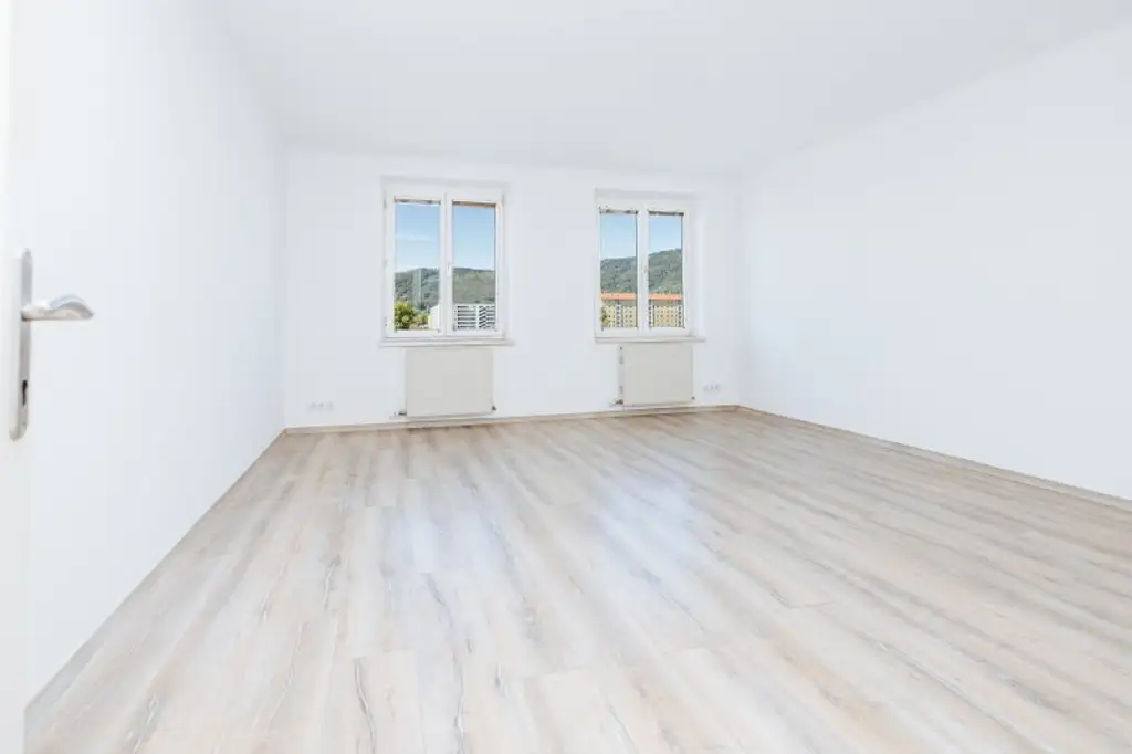 HIGHLIGHT I 4. STOCK MIT LIFT I RENOVIERT I MODERNE DUSCHE I TOP-AUSGESTATTETE KÜCHE I ZENTRAL & NÄHE BAHNHOF I HAUSTIERE WILLKOMMEN I STILVOLLES WOHNEN I DURCHDACHTER GRUNDRISS I PROJEKT WOHNEN