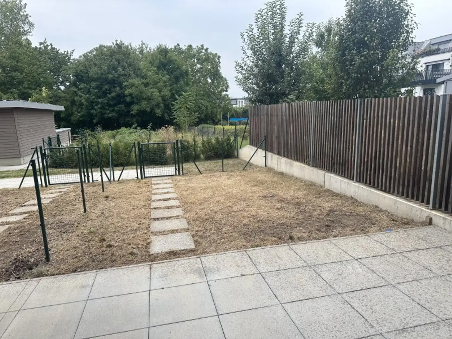 120 Meter zur U1 Oberlaa- Sonnige, barrierefreie Gartenwohnung mit Top U1 Anbindung- inkl. Küche