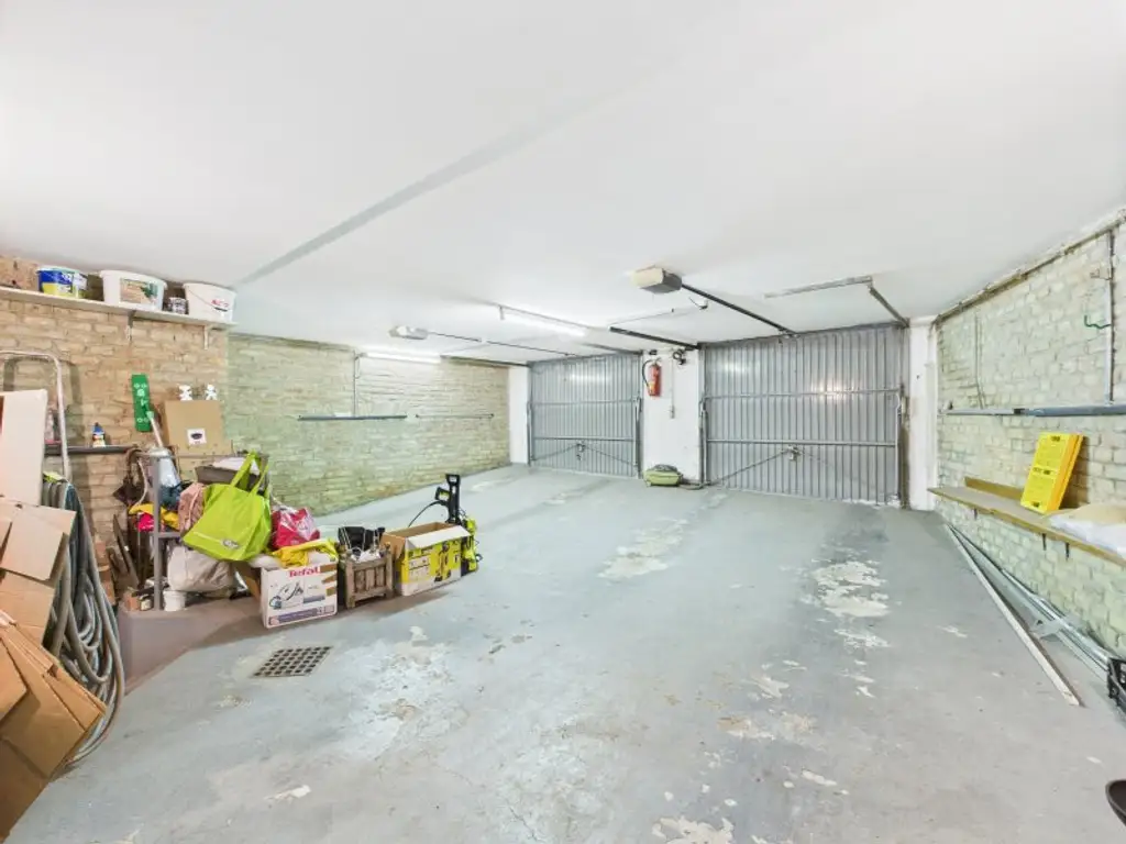 3-Zimmer Dachgeschosswohnung im 18. Bezirk mit Wienblick & zwei Garagenplätzen