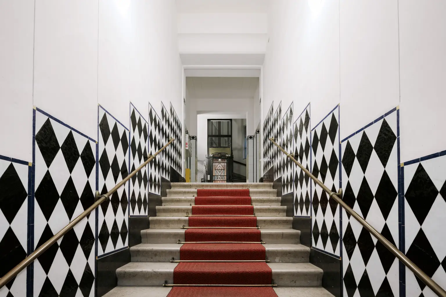 Stilvolle Altbauwohnung ca.107m² mit Balkon in Toplage 1070 Wien!