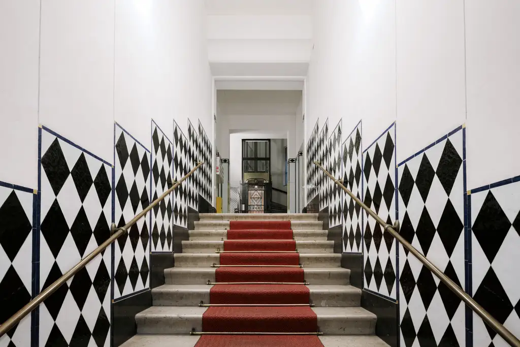 Stilvolle Altbauwohnung ca.107m² mit Balkon in Toplage 1070 Wien!