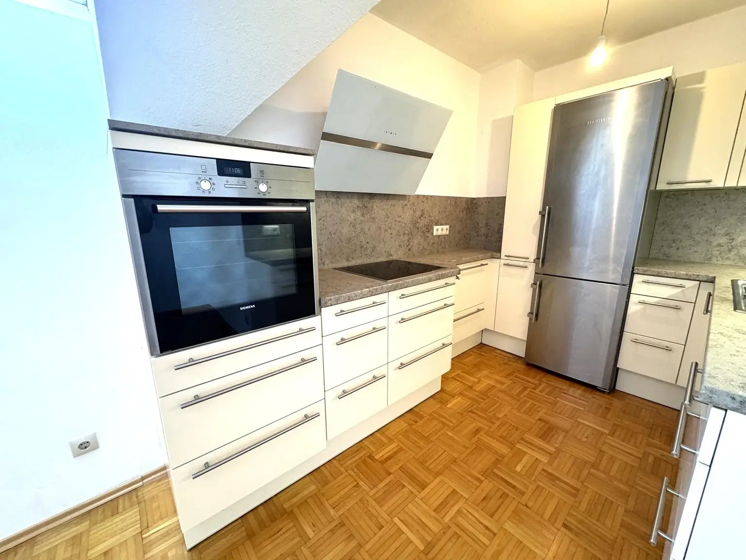 Tolle, offene 4 1/2 Zimmer Familien-Maisonette - 2 Garagenplätze bei der Fußgängerzone Mödling!