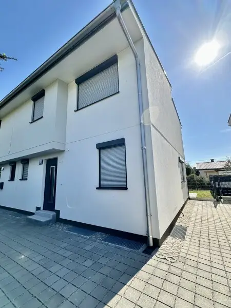 Moderne Doppelhaushälfte inkl. Stellplatz! Grünruhelage Nahe Lobau! Gute Anbindung in die Innenstadt! Provisionsfrei für den Käufer