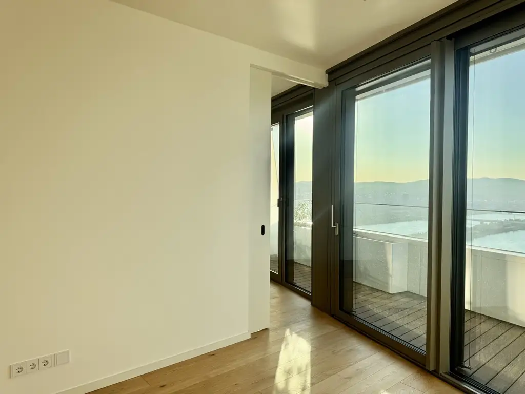 DANUBEFLATS. New - 2 Zimmer Wohnung - 40. Stock inkl. Sonnenuntergang