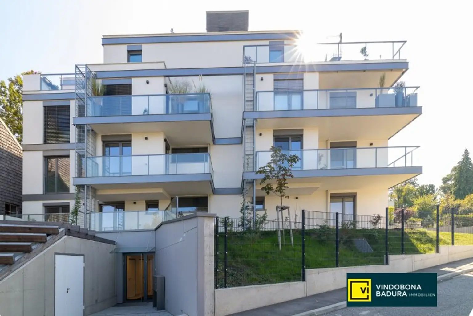 Wohnjuwel in Hietzing: Großzügige 5-Zimmer Wohnung mit Balkonterrassen, Fernblick & Garagenplatz