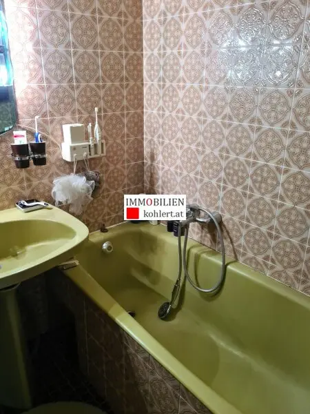 ****GELEGENHEIT, SONNIGE EIGENTUMSWOHNUNG MIT LOGGIA, ALLE NEBENRÄUME, HOHER LIFTSTOCK