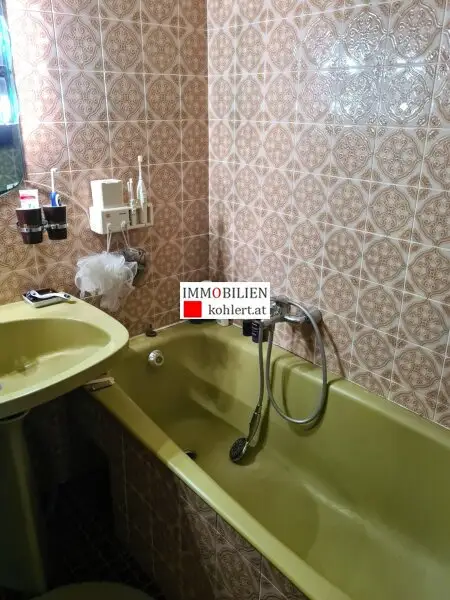 ****GELEGENHEIT, SONNIGE EIGENTUMSWOHNUNG MIT LOGGIA, ALLE NEBENRÄUME, HOHER LIFTSTOCK