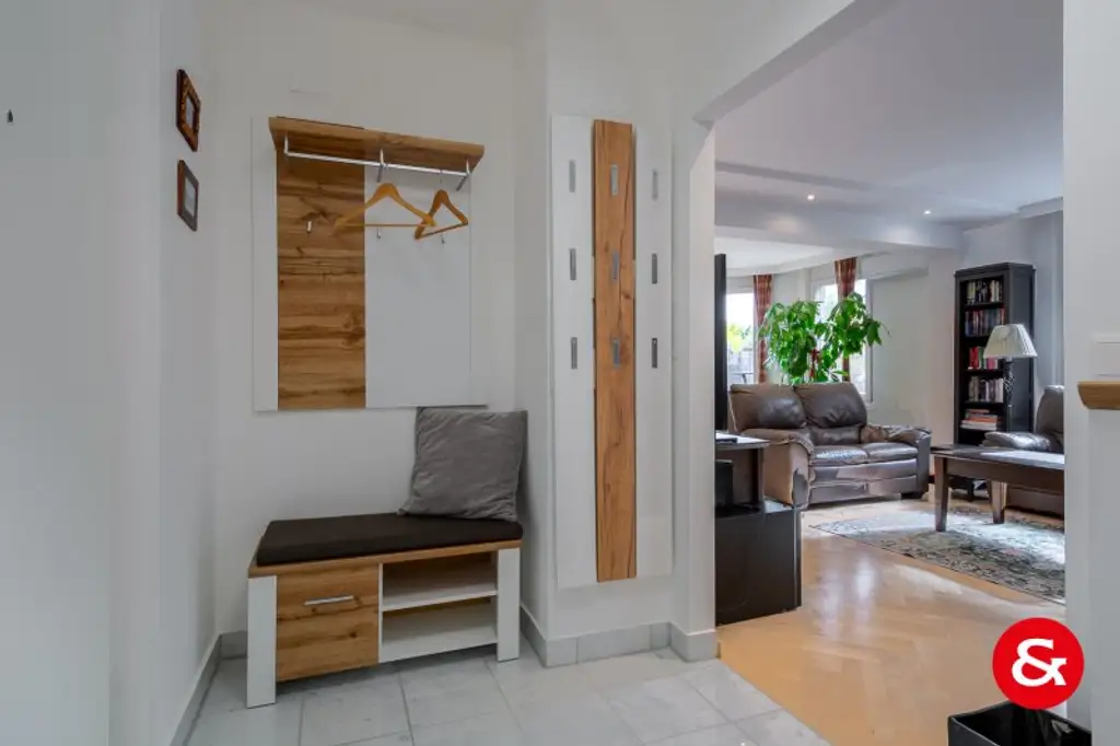 Sonnige 6-Zimmer-Terrassenwohnung mit 2 Garagenplätzen! | auch auf 2 Wohnungen teilbar!