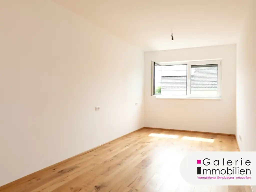 Erstbezug: Sehr schöne, helle und ruhige Doppelhaushälfte (links) mit 4 Zimmern, Eigengarten und Panoramablick-Dachterrasse!