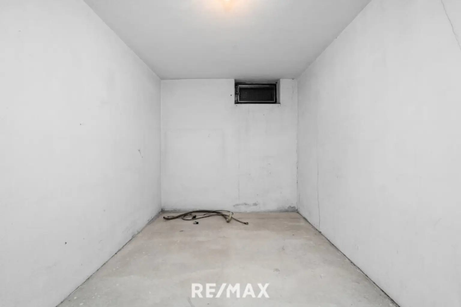 Renovierungsbedürftiges Einfamilienhaus mit Garten und Garage – Ihr neues Zuhause in Toplage