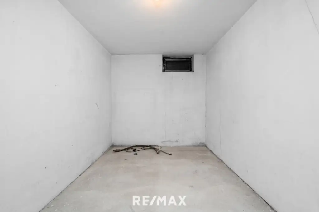 Renovierungsbedürftiges Einfamilienhaus mit Garten und Garage – Ihr neues Zuhause in Toplage