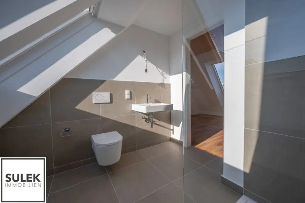 traumhafter 2-Zimmer-DG-Erstbezug mit hofseitiger Terrasse