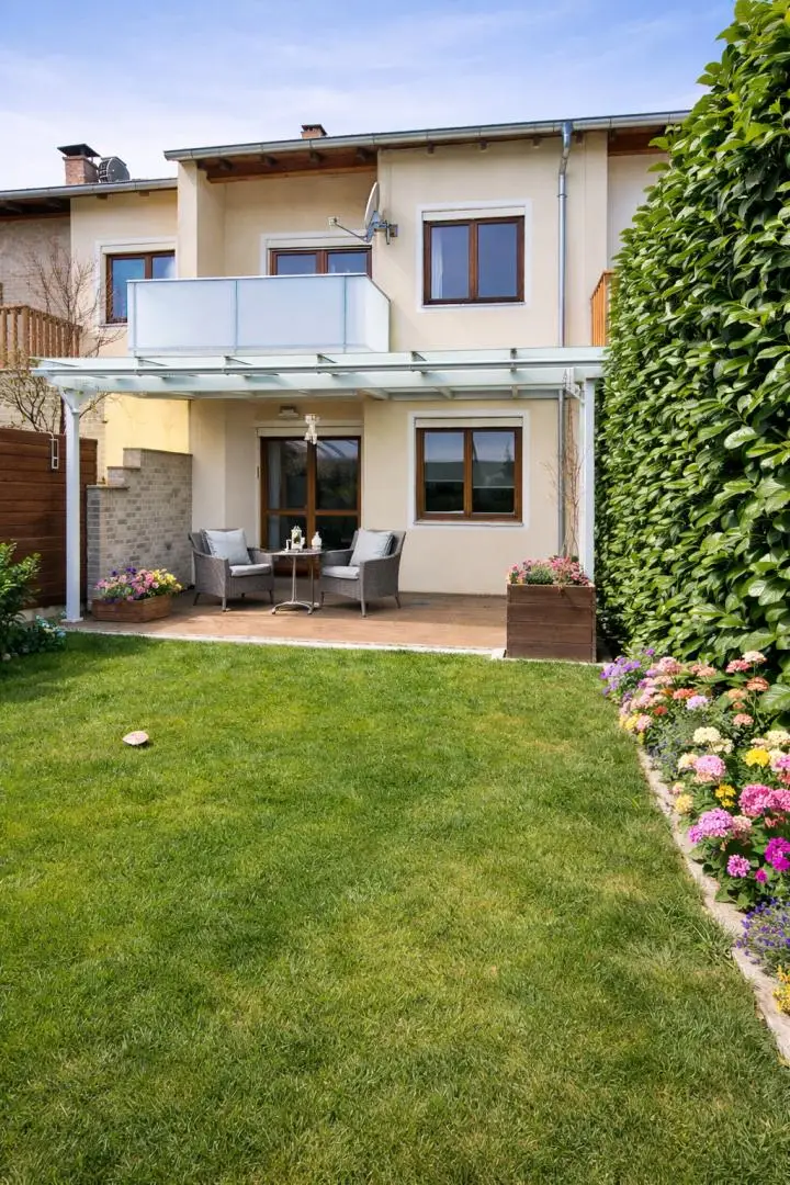 Reihenhaus von hinten